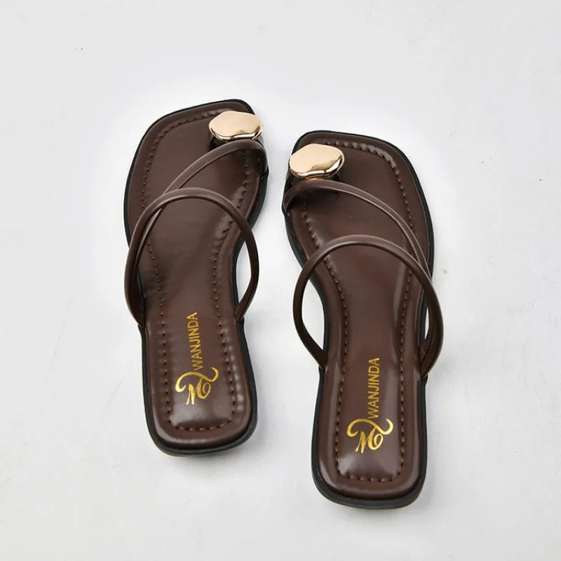 Women'S Summer 2025 New Fashionable Low-Heeled Sandals for Women with a Clip Toe Design, Perfect for Walking