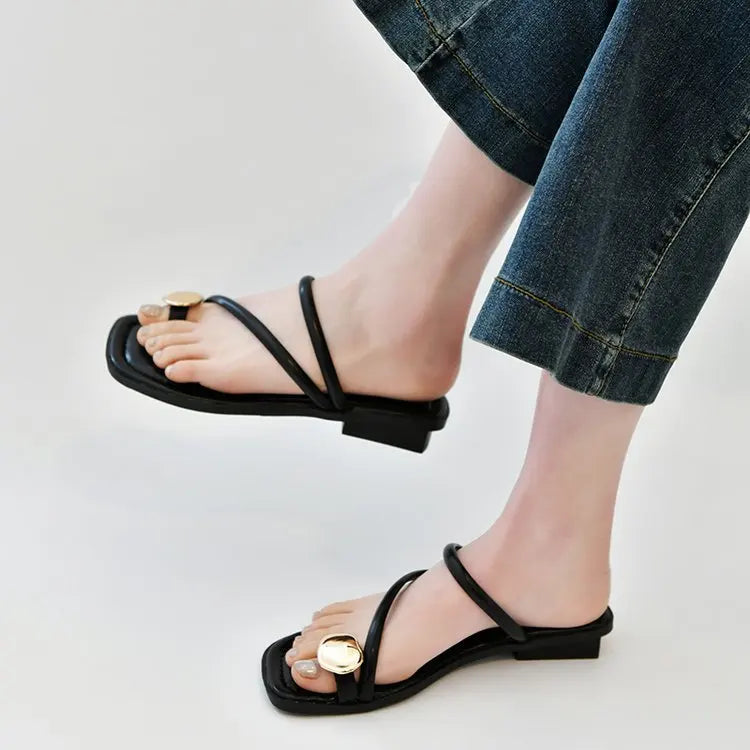 Women'S Summer 2025 New Fashionable Low-Heeled Sandals for Women with a Clip Toe Design, Perfect for Walking
