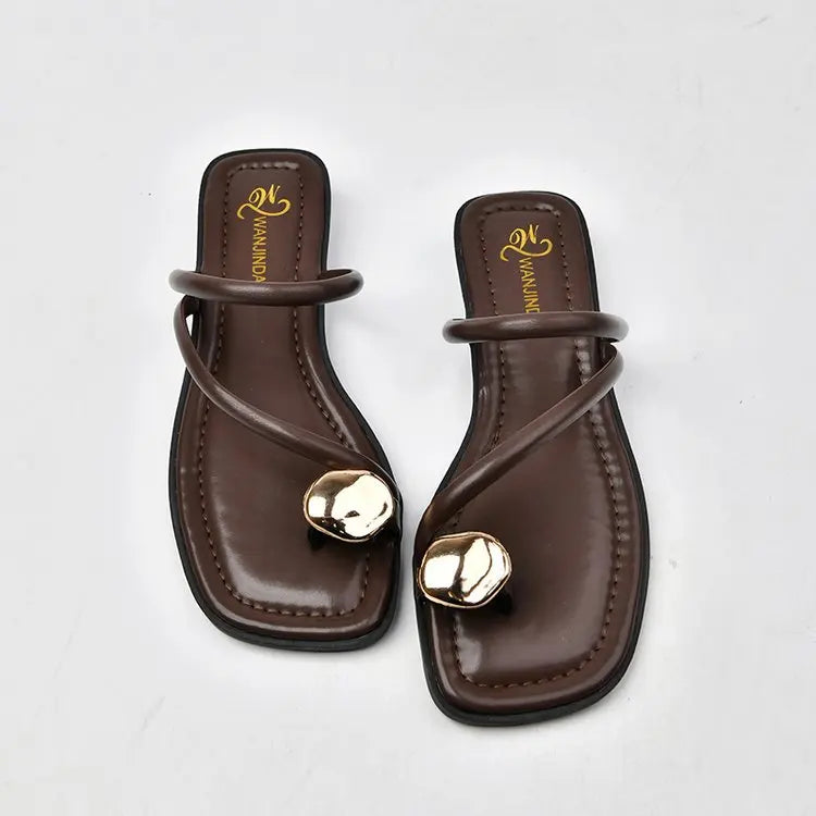 Women'S Summer 2025 New Fashionable Low-Heeled Sandals for Women with a Clip Toe Design, Perfect for Walking