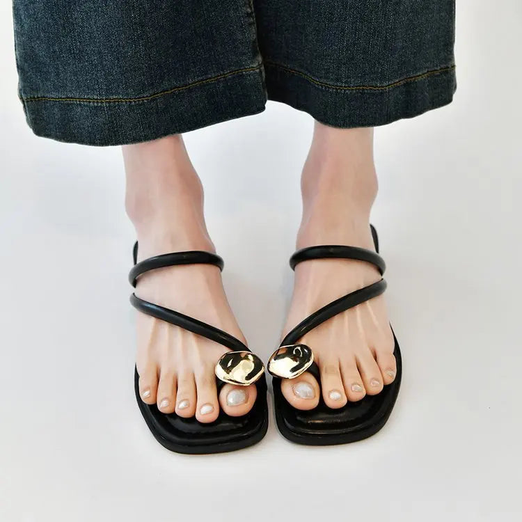 Women'S Summer 2025 New Fashionable Low-Heeled Sandals for Women with a Clip Toe Design, Perfect for Walking