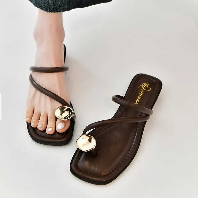 Women'S Summer 2025 New Fashionable Low-Heeled Sandals for Women with a Clip Toe Design, Perfect for Walking