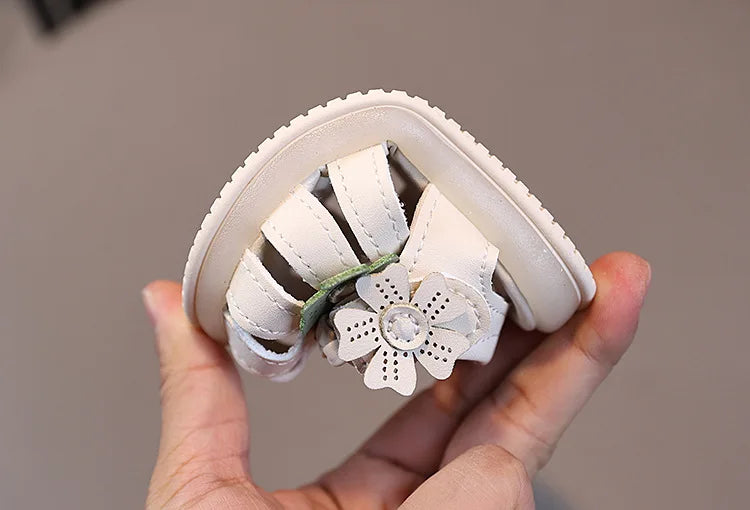 Summer Sandals New Fashion LED Light Kid Shoes Simple Versatile Retro Girl Shoe Princess Flower Lightweight  Elegant Kid Sandals
