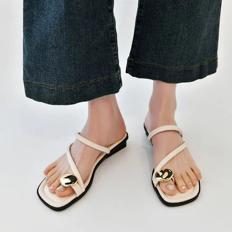 Women'S Summer 2025 New Fashionable Low-Heeled Sandals for Women with a Clip Toe Design, Perfect for Walking