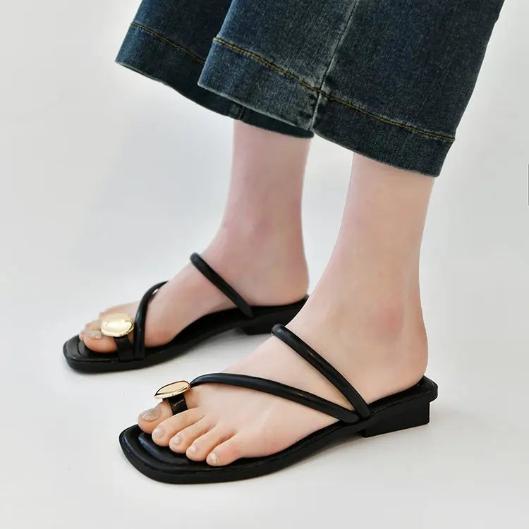 Women'S Summer 2025 New Fashionable Low-Heeled Sandals for Women with a Clip Toe Design, Perfect for Walking