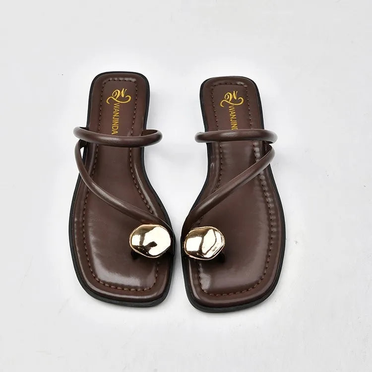Women'S Summer 2025 New Fashionable Low-Heeled Sandals for Women with a Clip Toe Design, Perfect for Walking