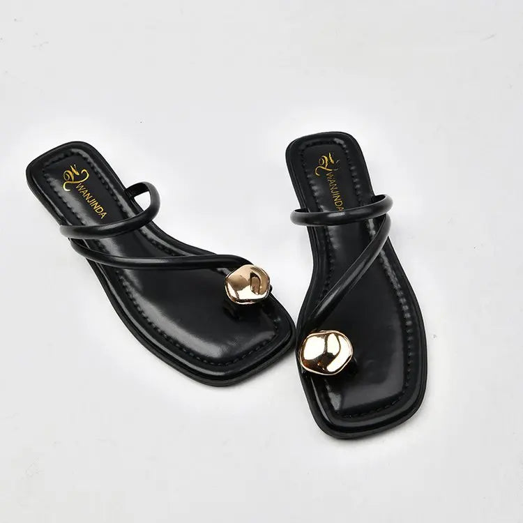 Women'S Summer 2025 New Fashionable Low-Heeled Sandals for Women with a Clip Toe Design, Perfect for Walking