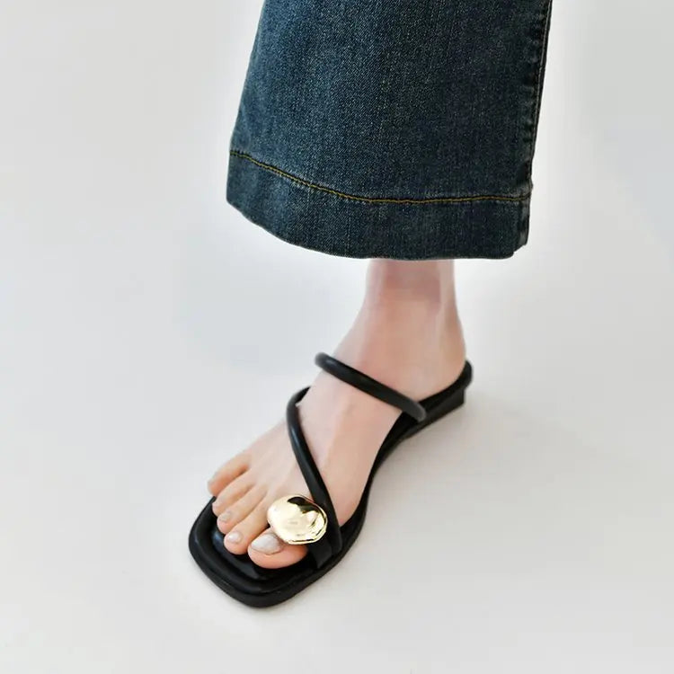Women'S Summer 2025 New Fashionable Low-Heeled Sandals for Women with a Clip Toe Design, Perfect for Walking