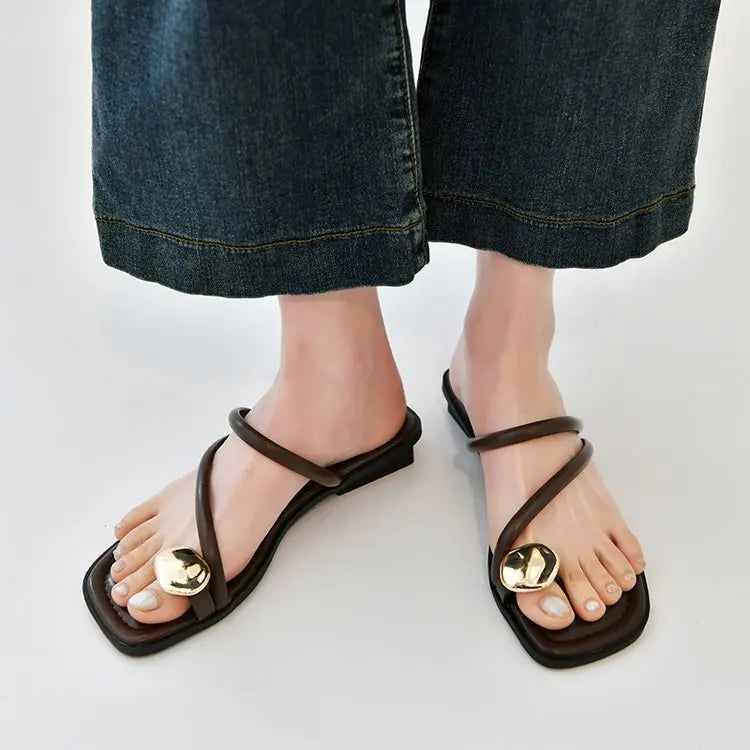 Women'S Summer 2025 New Fashionable Low-Heeled Sandals for Women with a Clip Toe Design, Perfect for Walking
