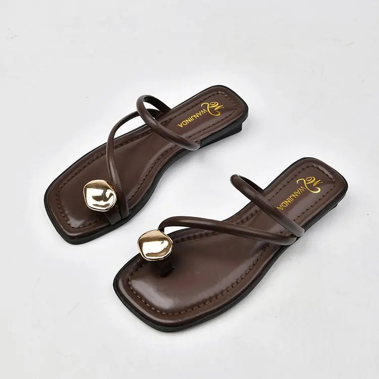 Women'S Summer 2025 New Fashionable Low-Heeled Sandals for Women with a Clip Toe Design, Perfect for Walking