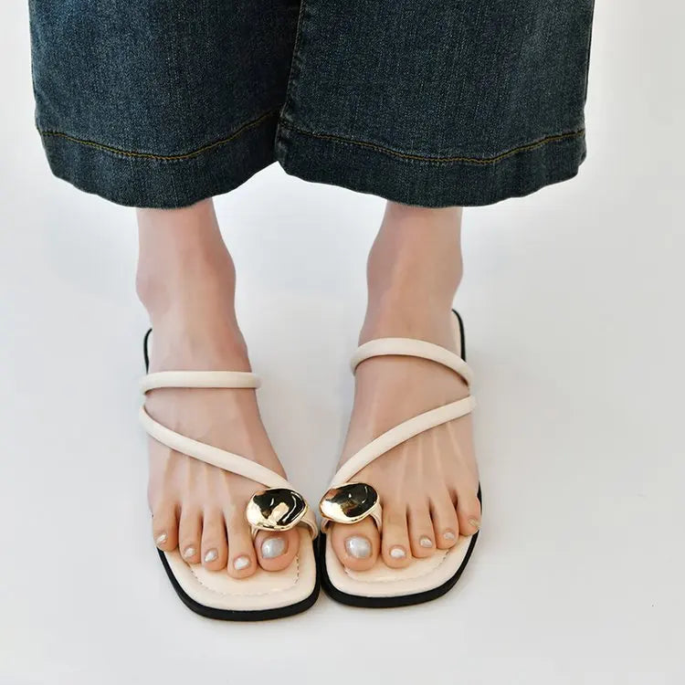 Women'S Summer 2025 New Fashionable Low-Heeled Sandals for Women with a Clip Toe Design, Perfect for Walking