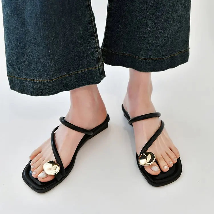 Women'S Summer 2025 New Fashionable Low-Heeled Sandals for Women with a Clip Toe Design, Perfect for Walking