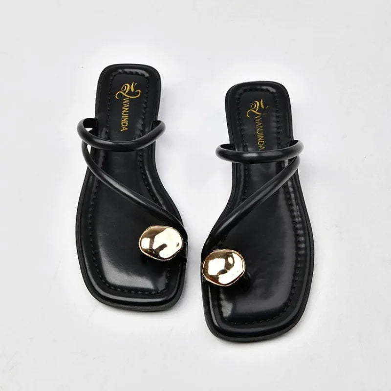 Women'S Summer 2025 New Fashionable Low-Heeled Sandals for Women with a Clip Toe Design, Perfect for Walking
